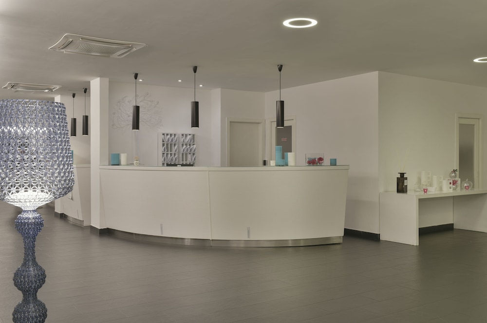 Paestum Inn Beach Resort 11/69