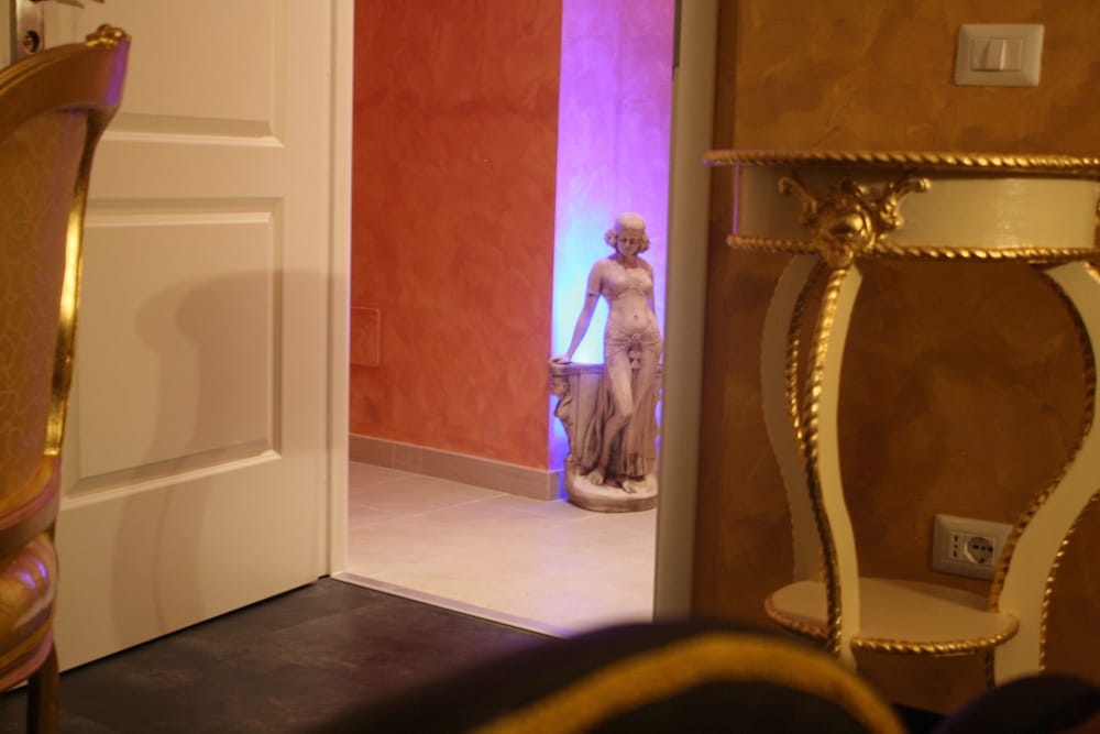 Pope's Suites 49/50