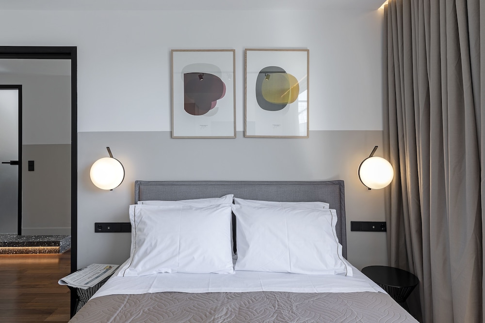 The Athenians Art Apartments 14/50