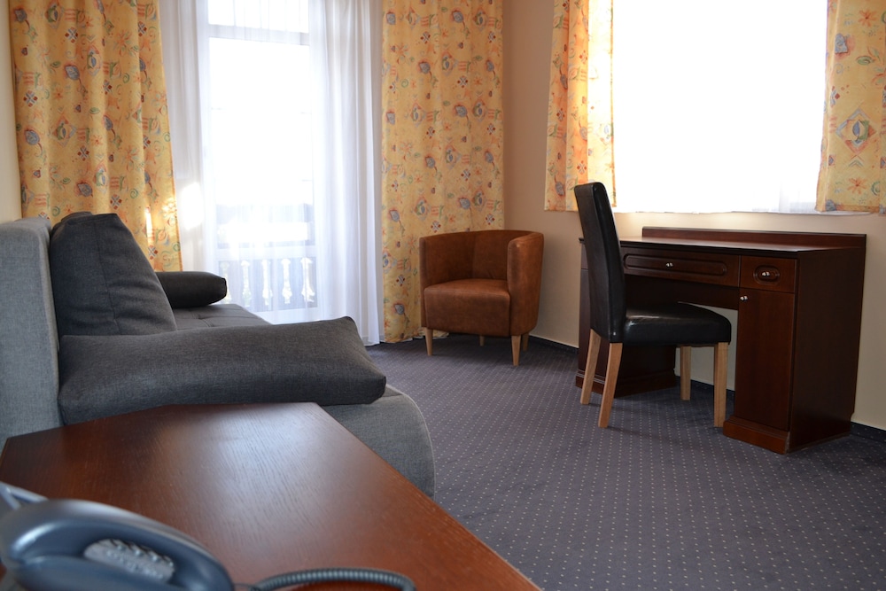 Greenwood Hotel 26/50