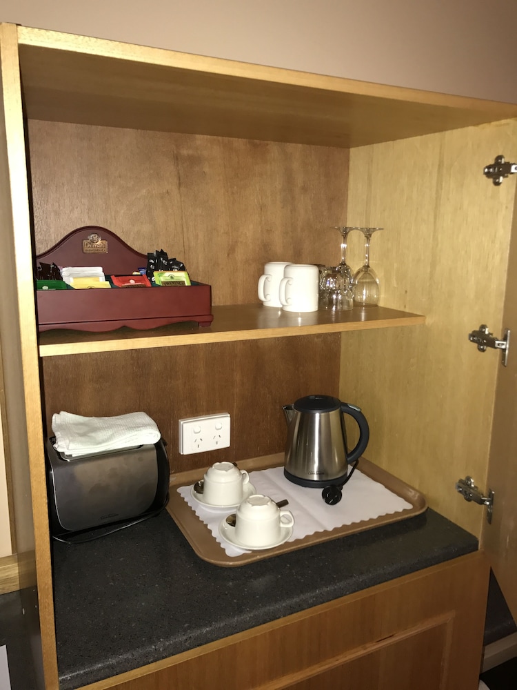 Sunseeker Motor Inn 65/66