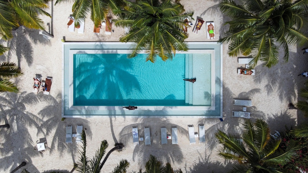 The Loop Beach Resort 5/72