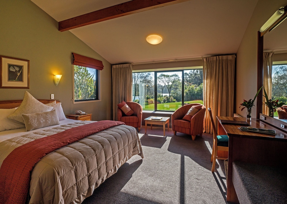 Lake Moeraki Wilderness Lodge 9/39