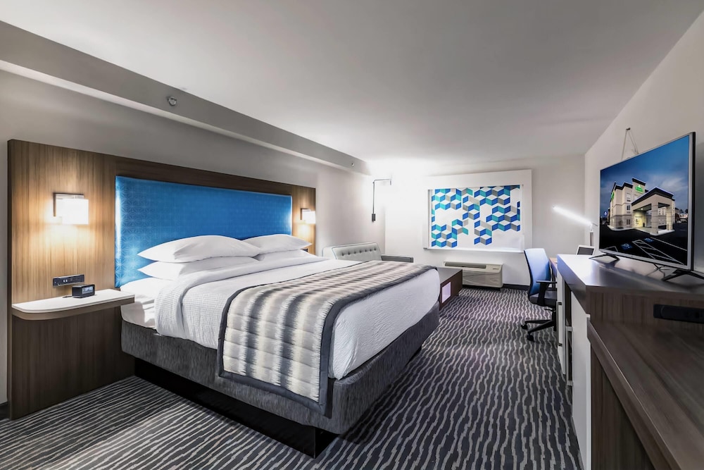 ROOM, KING BED, ACCESSIBLE