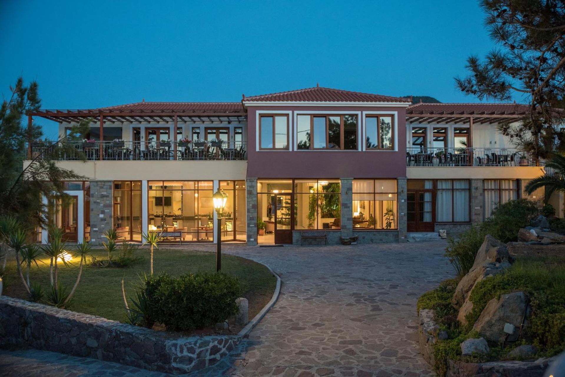 Alma Hotel 6/57