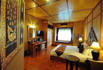 Coral Hotel Bangsaphan 17/62