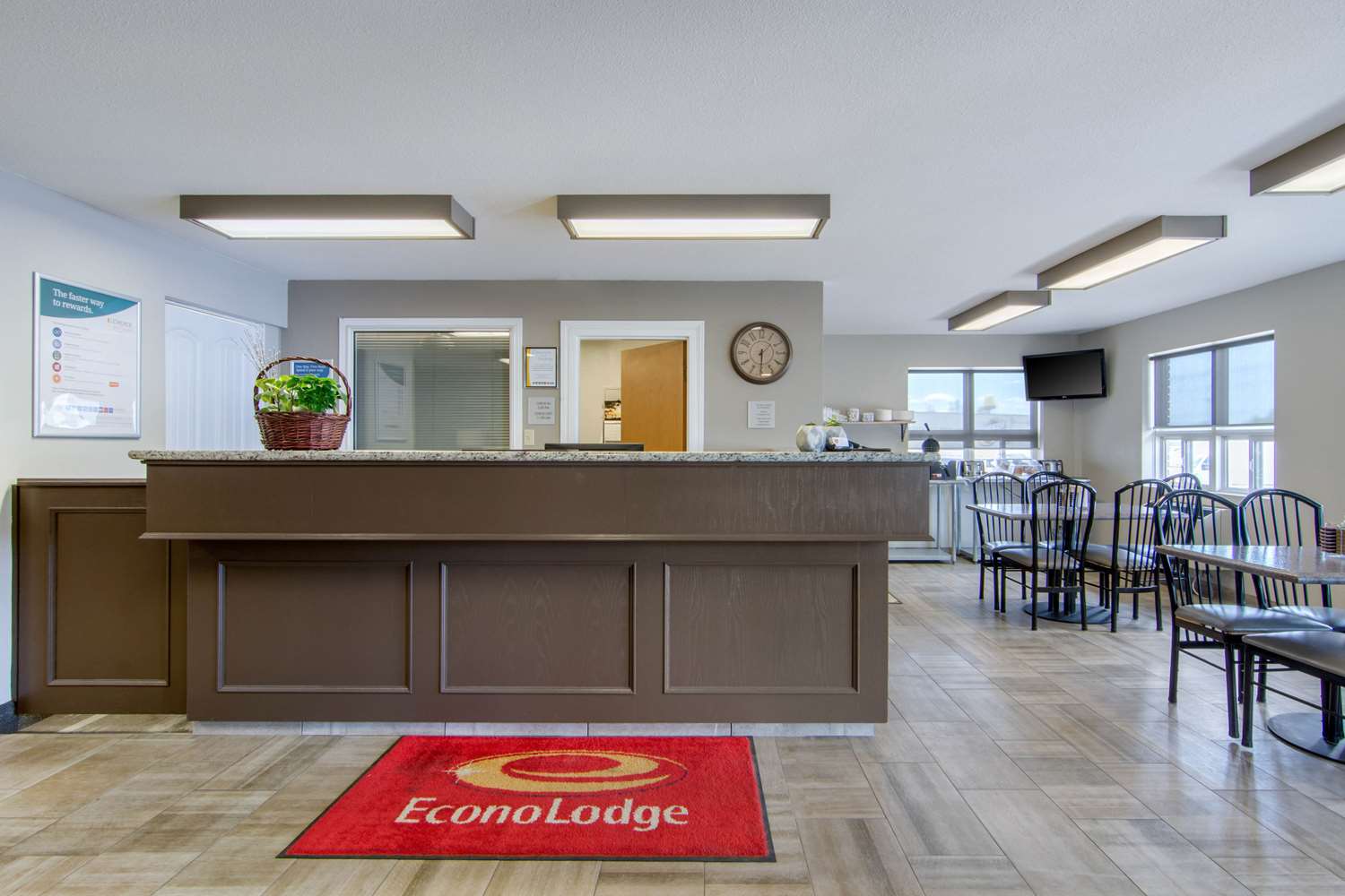 Econo Lodge Regina 2/7