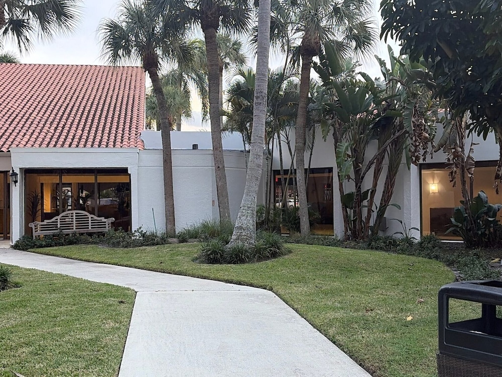 88 Palms Hotel and Event Center 53/59