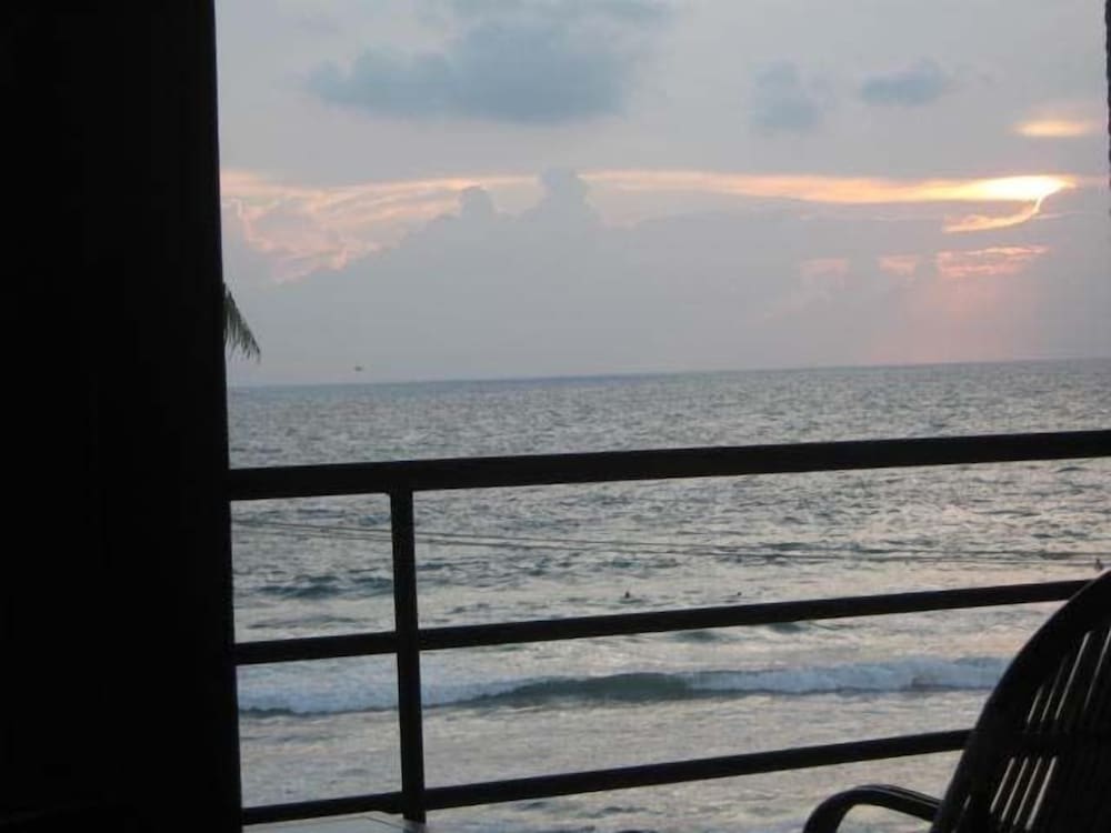 The Ocean Park Beach Resort 31/45
