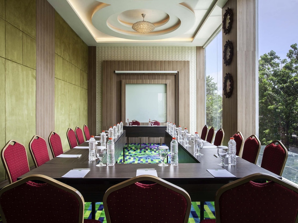 IBIS STYLES CIKARANG 26/35