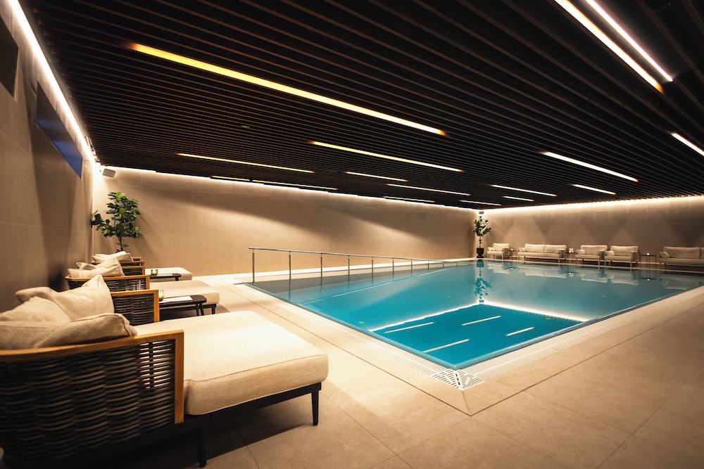 Enter St Elisabeth Suites 32/50
