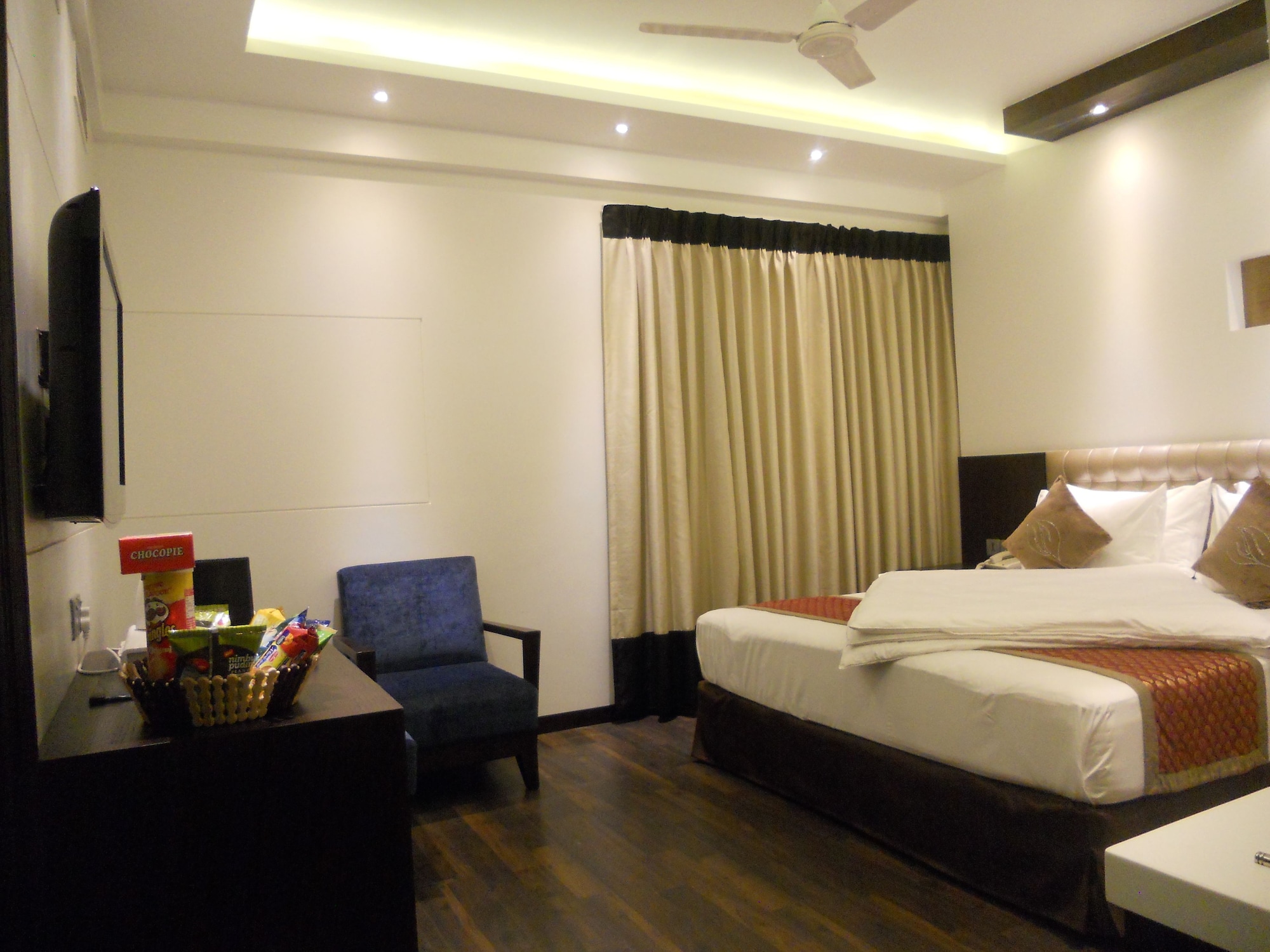 EXECUTIVE, KING BED, ACCESSIBLE