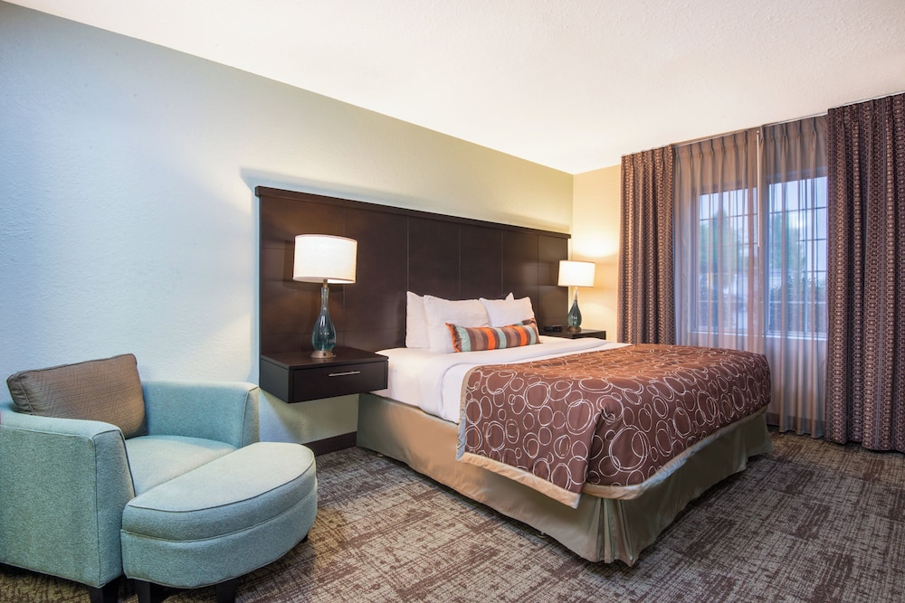 Staybridge Suites Allentown West 8/40