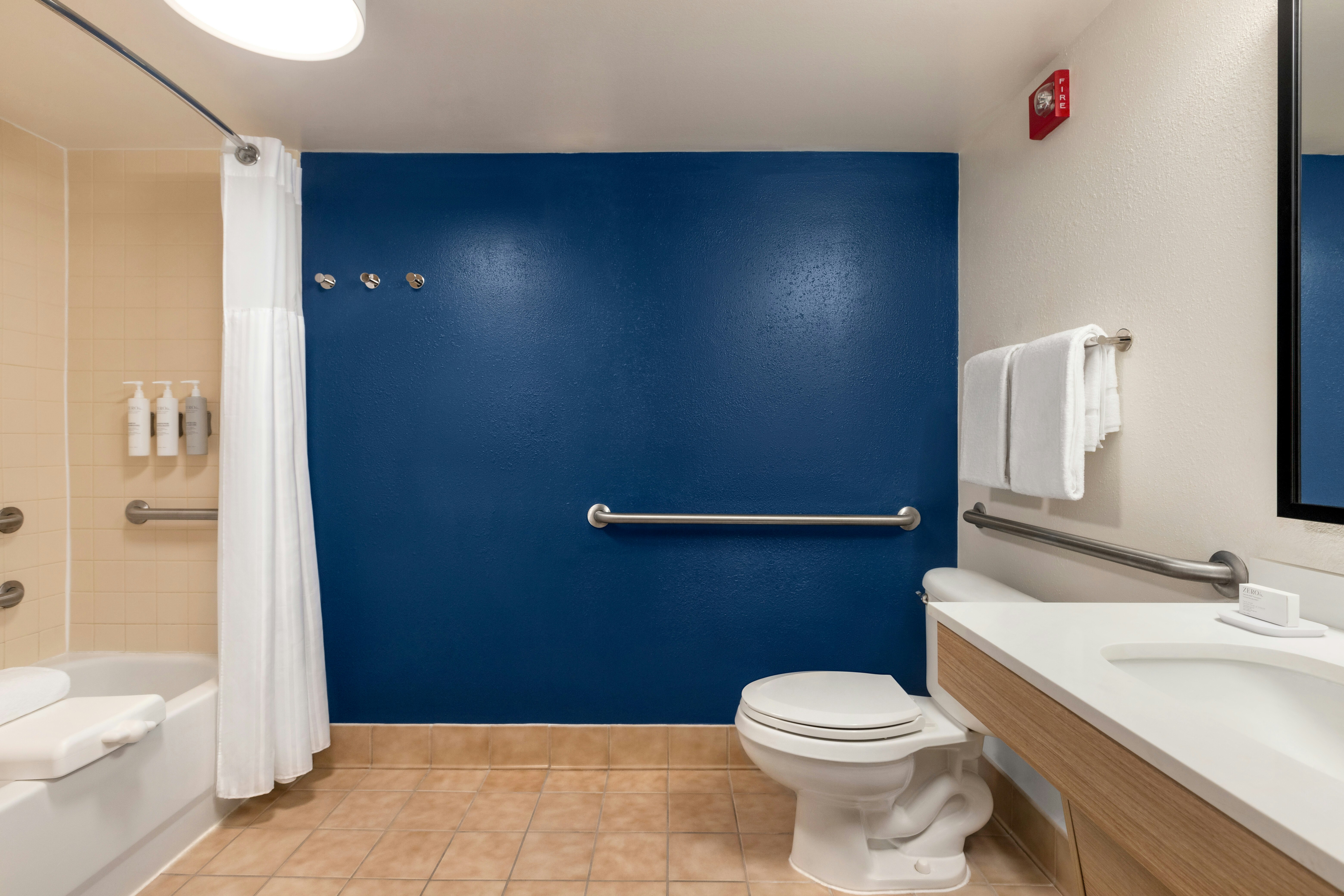 ROOM, KING BED, ACCESSIBLE