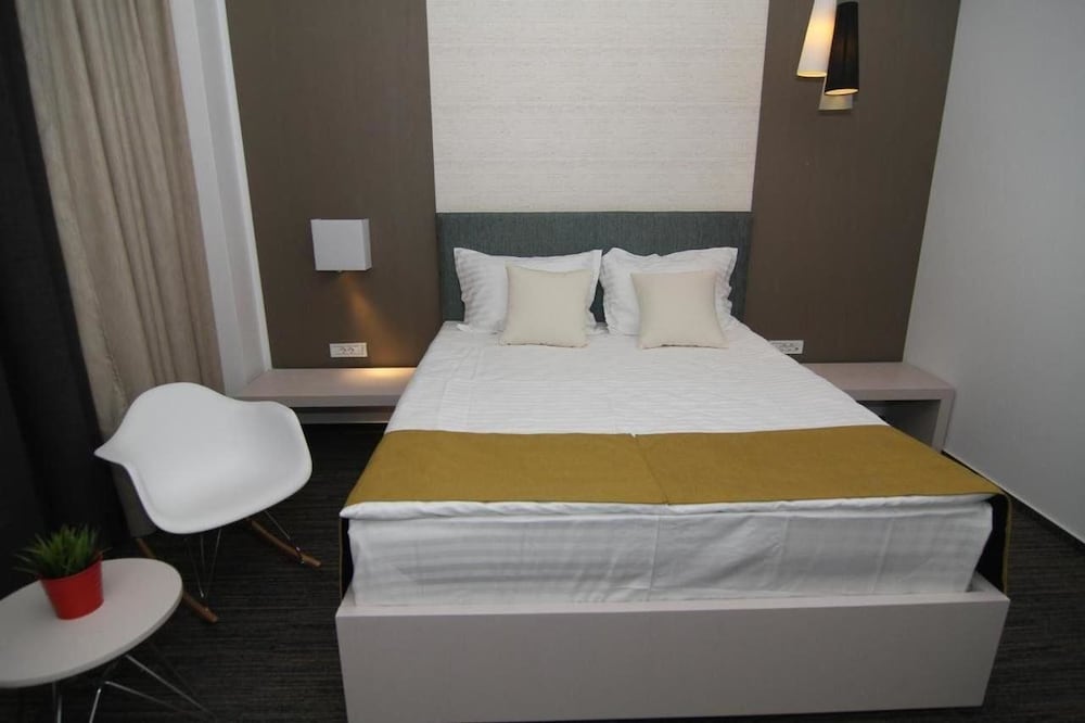 Hotel On Plonge Junior 9/48