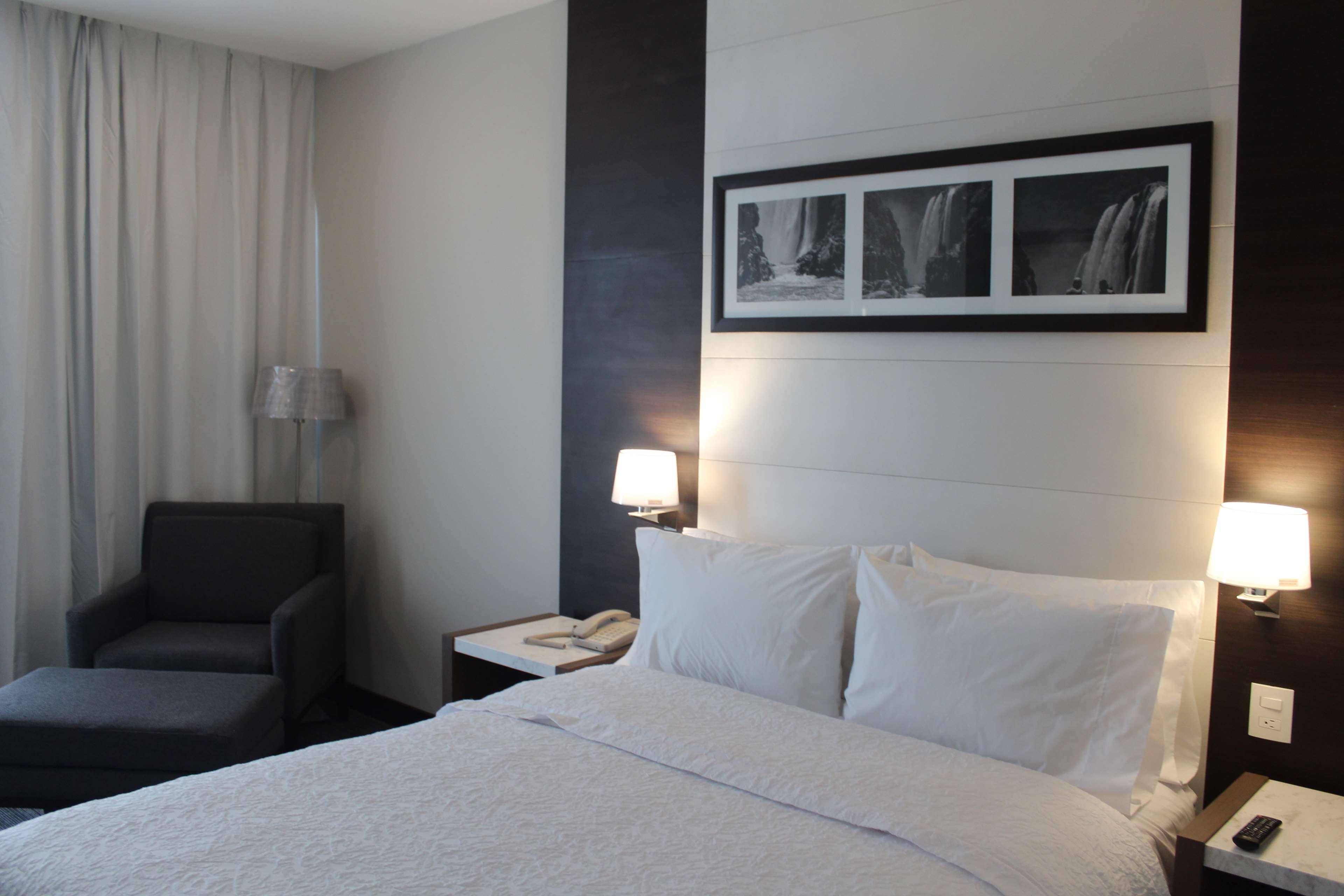 STANDARD, QUEEN BED, CITY VIEW
