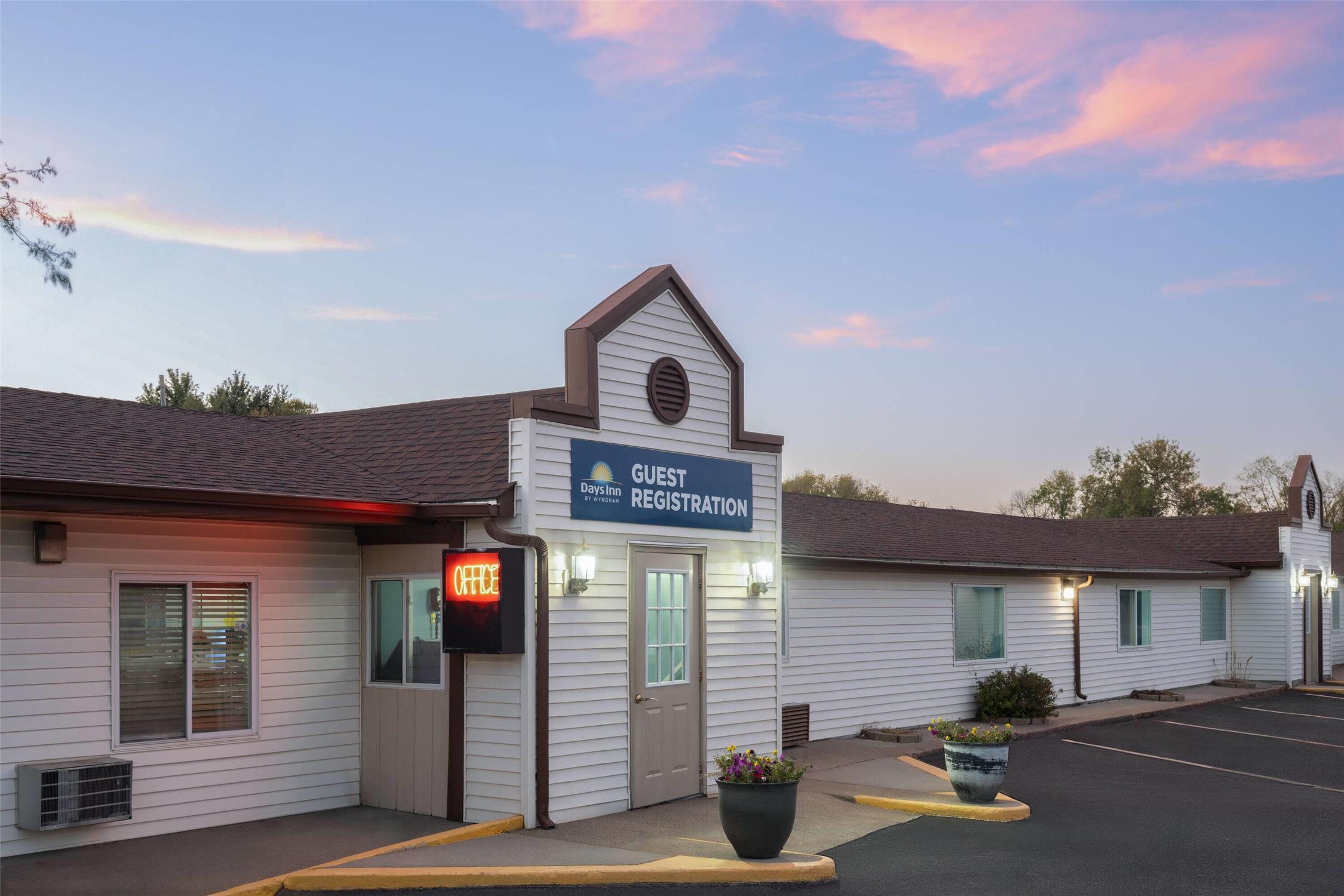 Days Inn by Wyndham Jamestown 36/37
