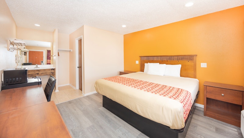 Regency Inn 14/38