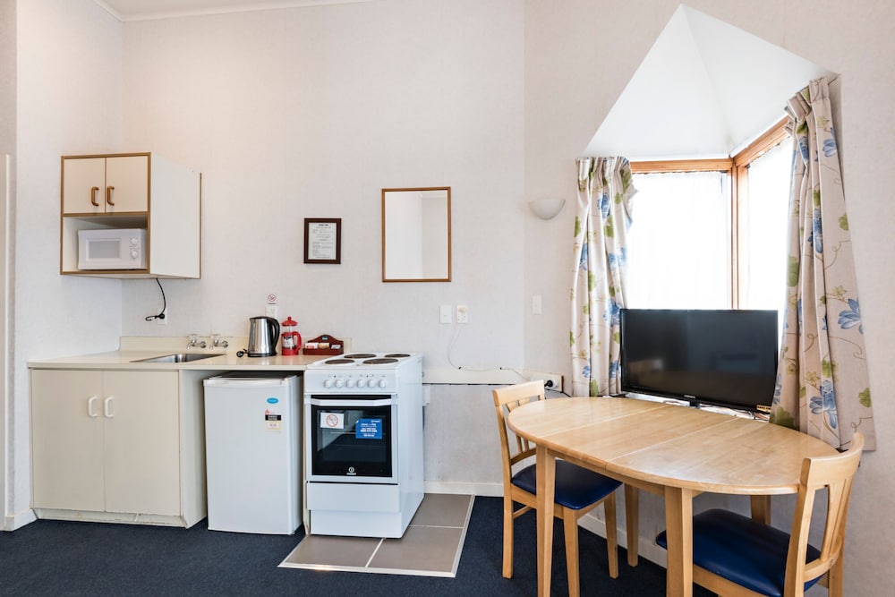 Halswell Lodge 27/50