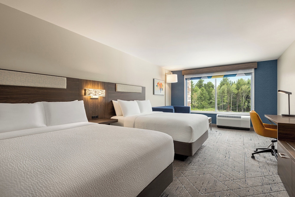 جناح بسريرين كوين بحوض استحمام لذوي الإعاقة، Holiday Inn Express & Suites Rhinelander, an IHG Hotel 2/7