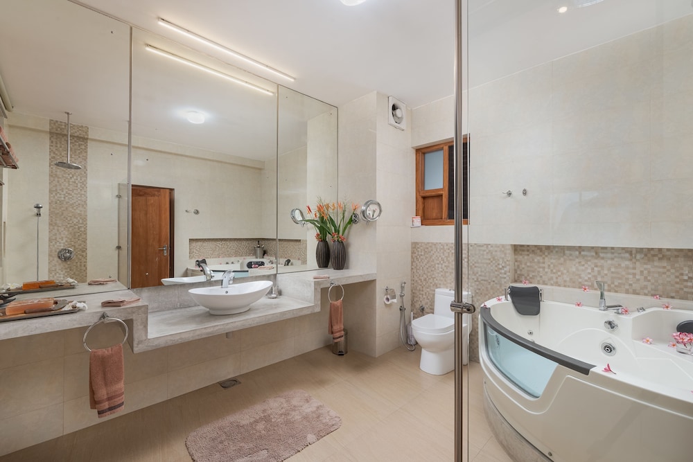 Deluxe, King Bed, Sea View, Plunge Pool, Hot Tub، Coco Bay Unawatuna 4/4