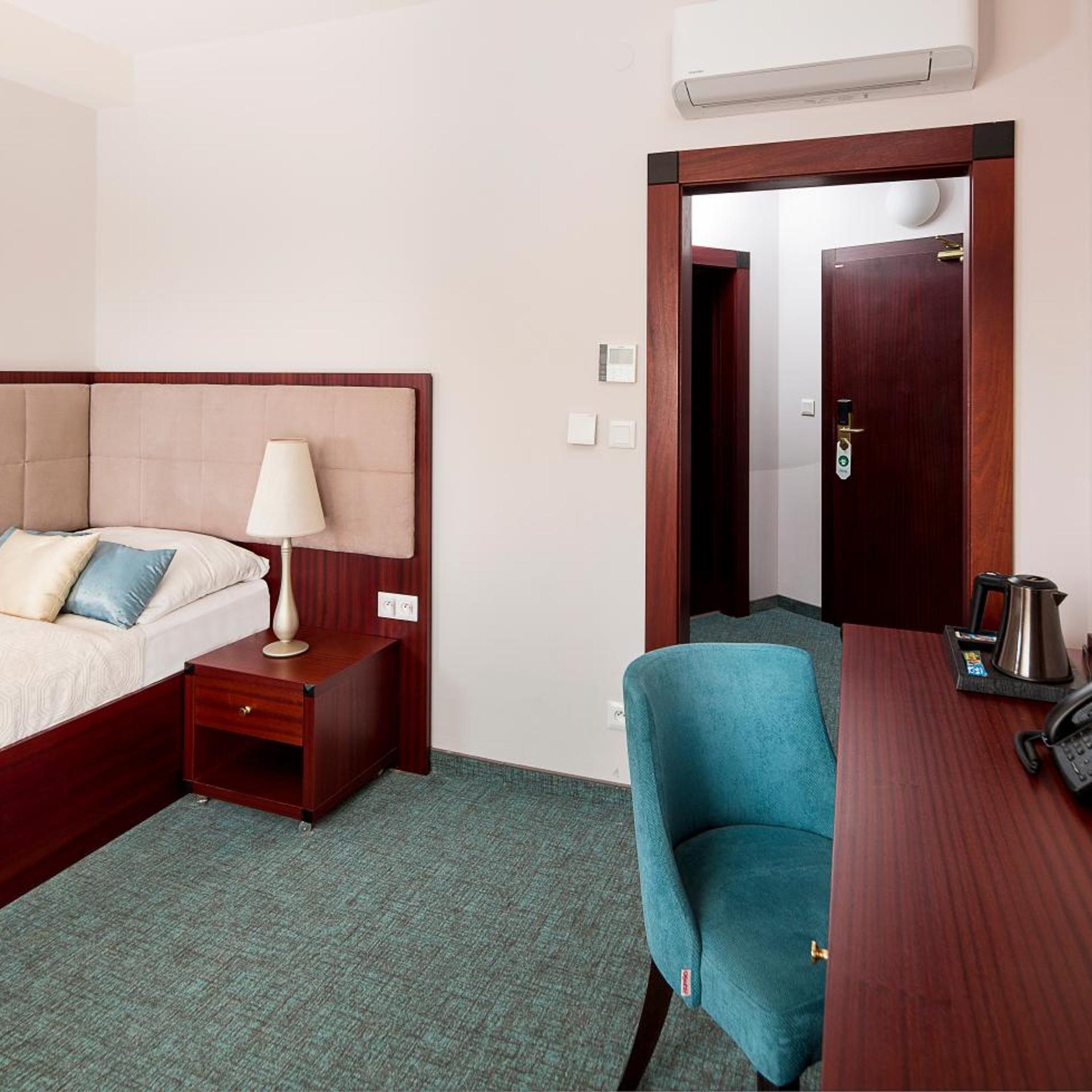 Room, Single