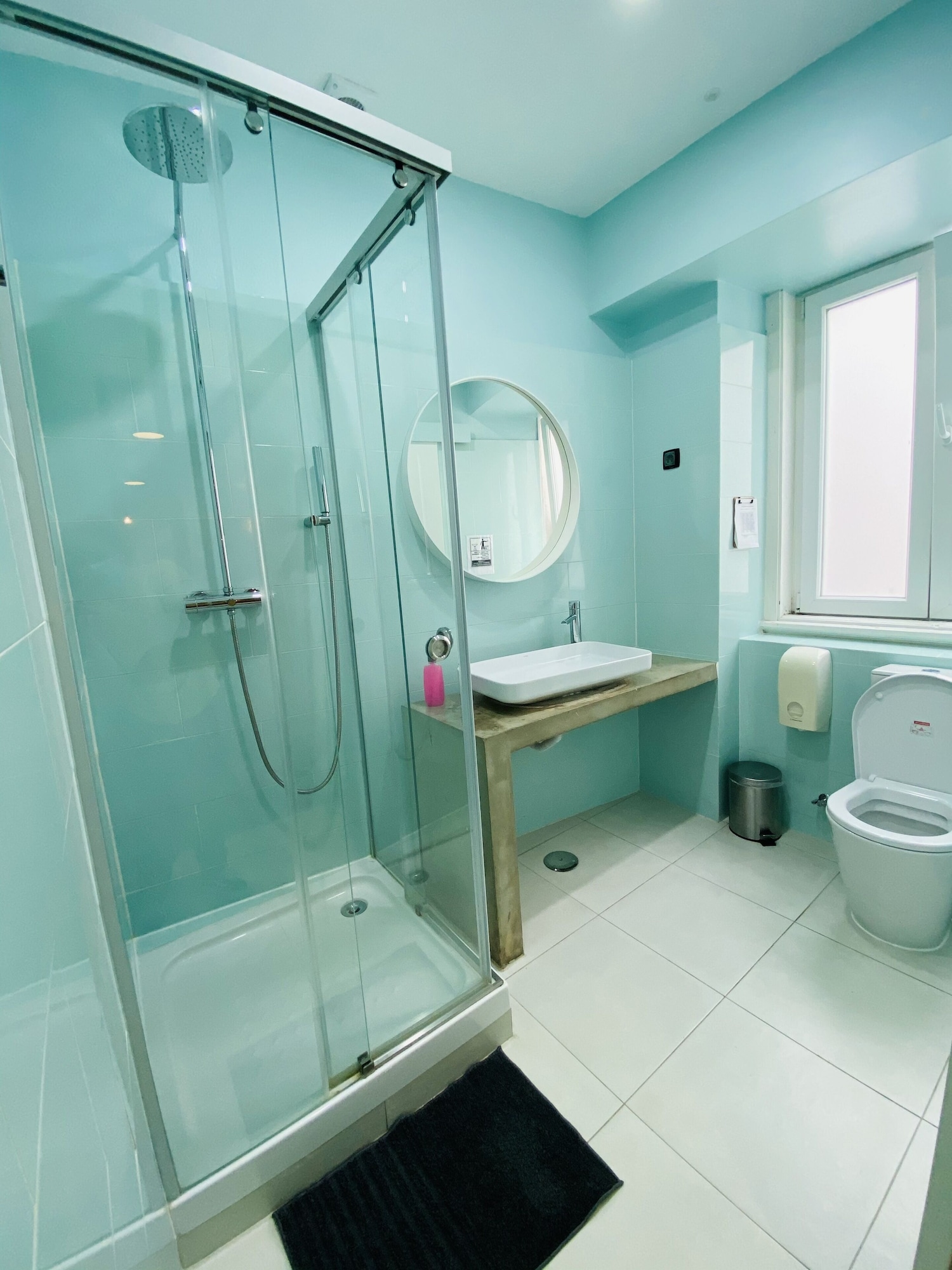 MIXED DORM, 6 BEDS, SHARED BATHROOM