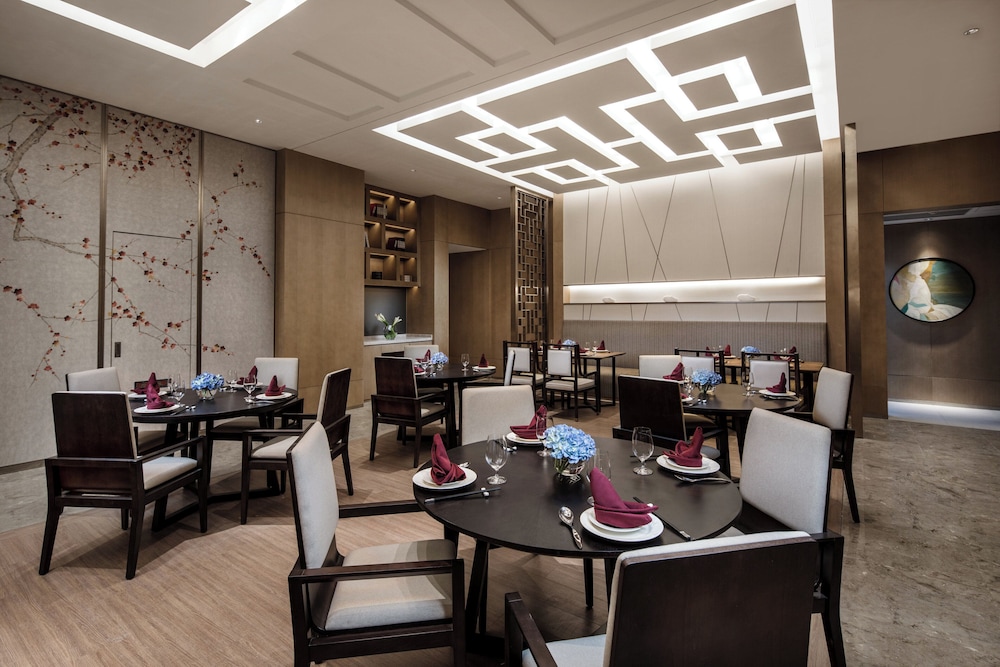 HOLIDAY INN NANJING HARBOUR 57/76