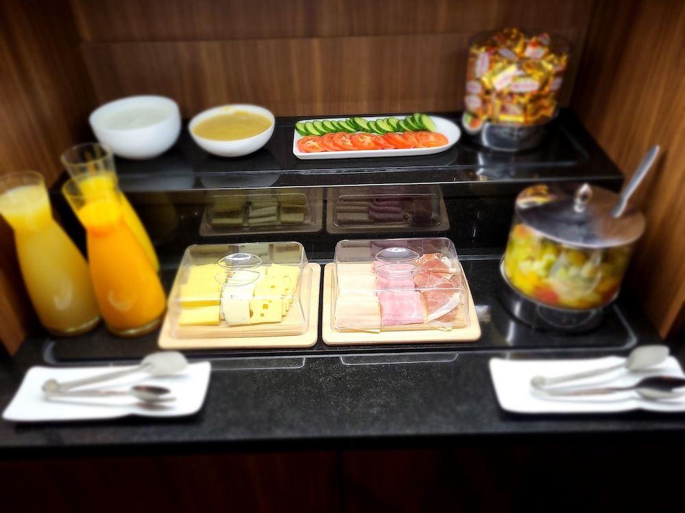 Paris Neuilly Hotel 42/64