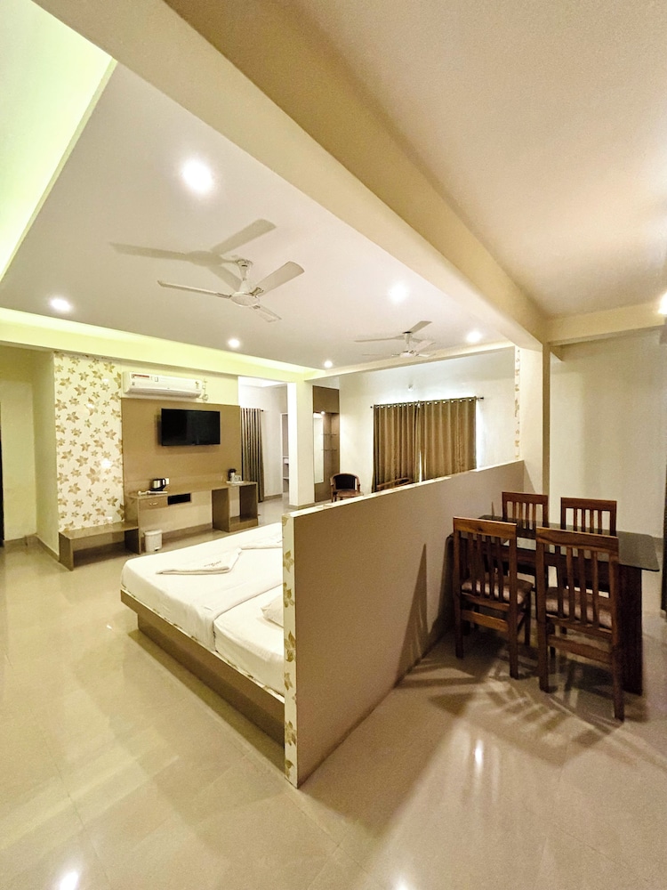 Hotel Citywalk Residency 6/50