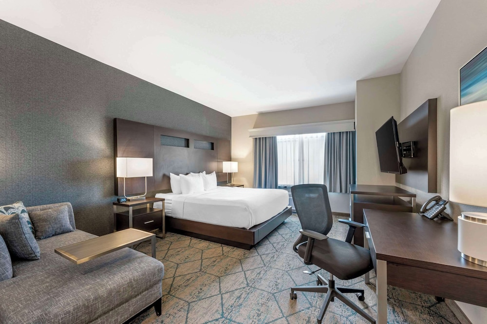 Comfort Inn & Suites Clarksville - Louisville North 32/69
