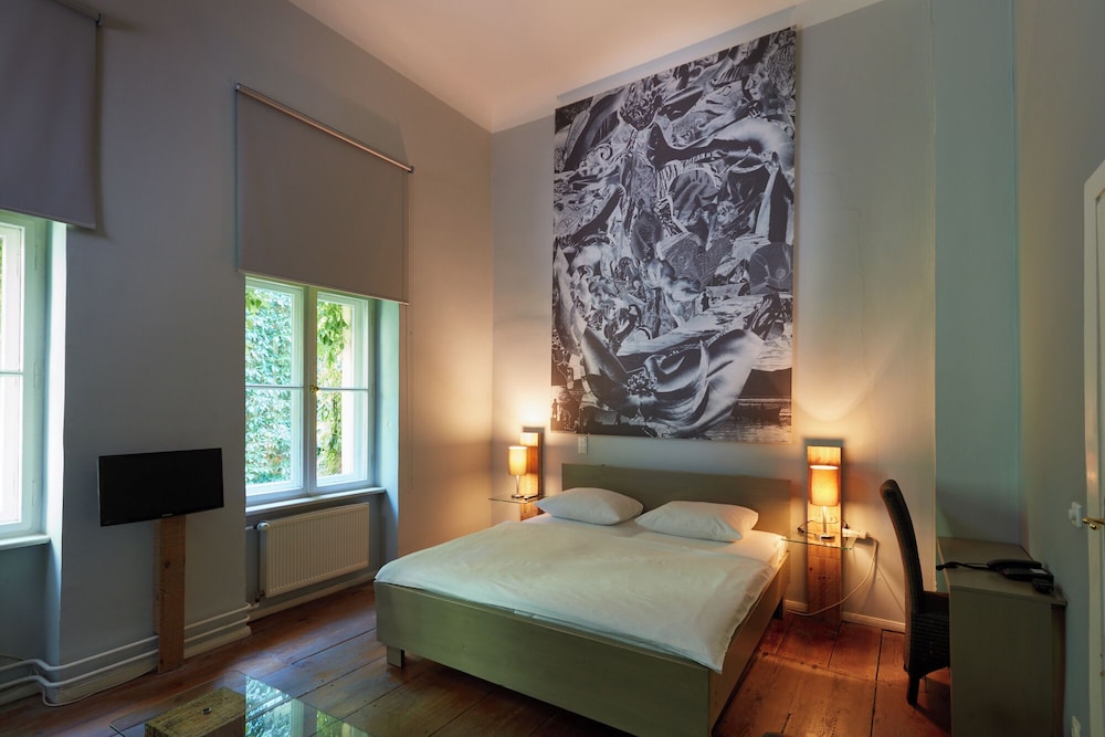 DELUXE, DOUBLE BED
