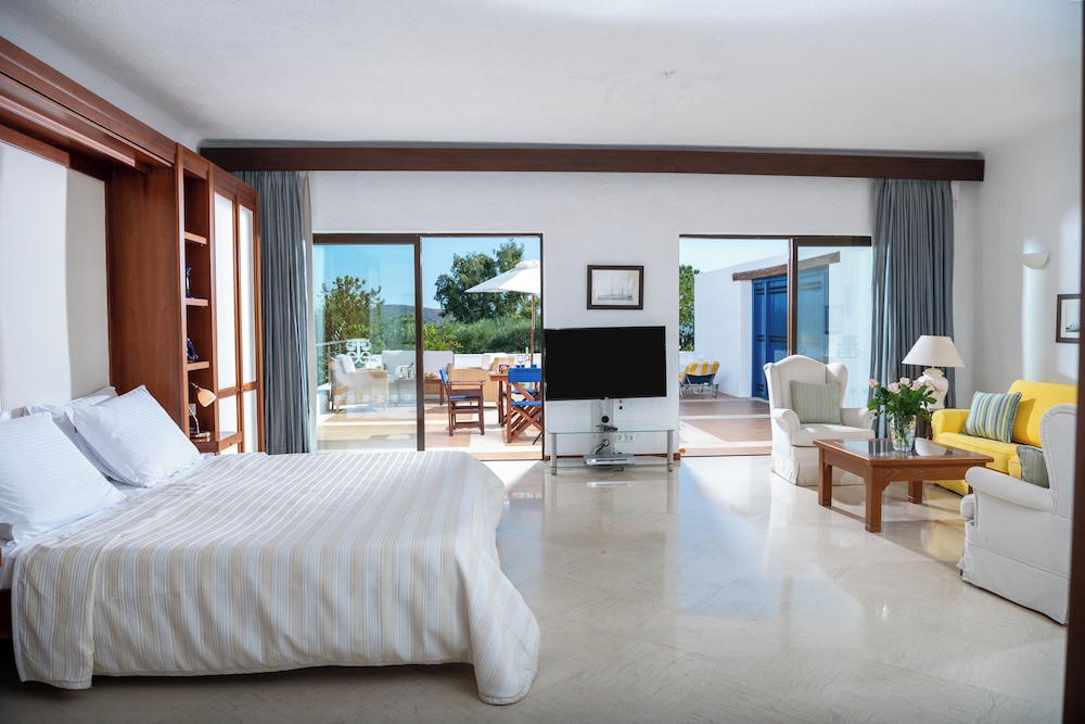 Family Suite, Open Plan, King Bed, Garden View, Sofa