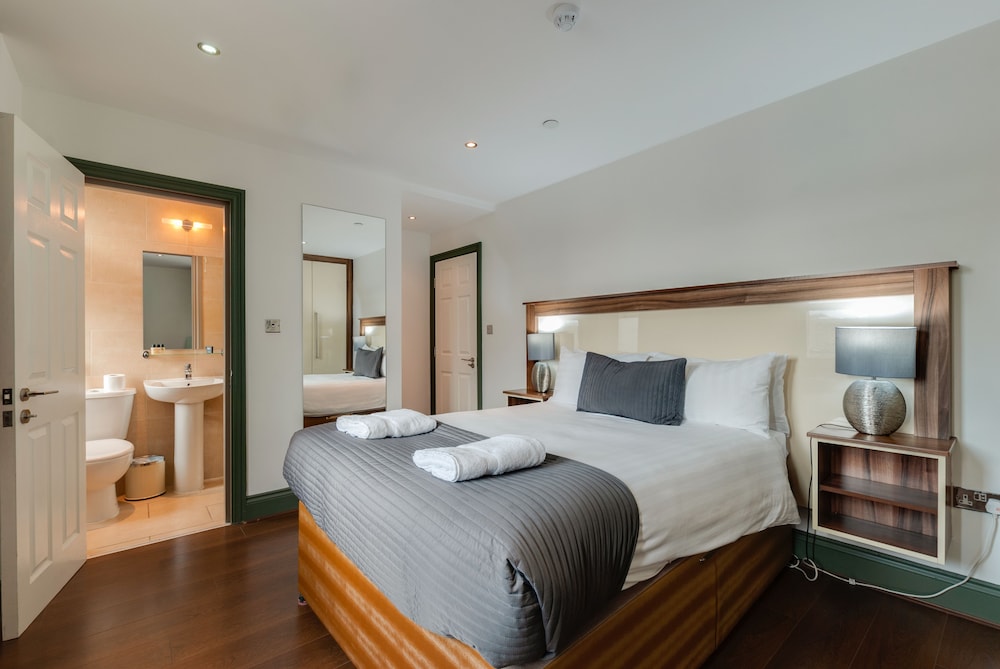 Base Serviced Apartments - Sir Thomas Street 15/57