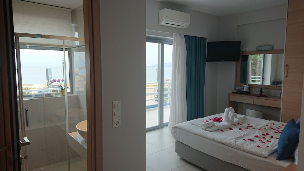 SUPERIOR, STUDIO, SEA VIEW