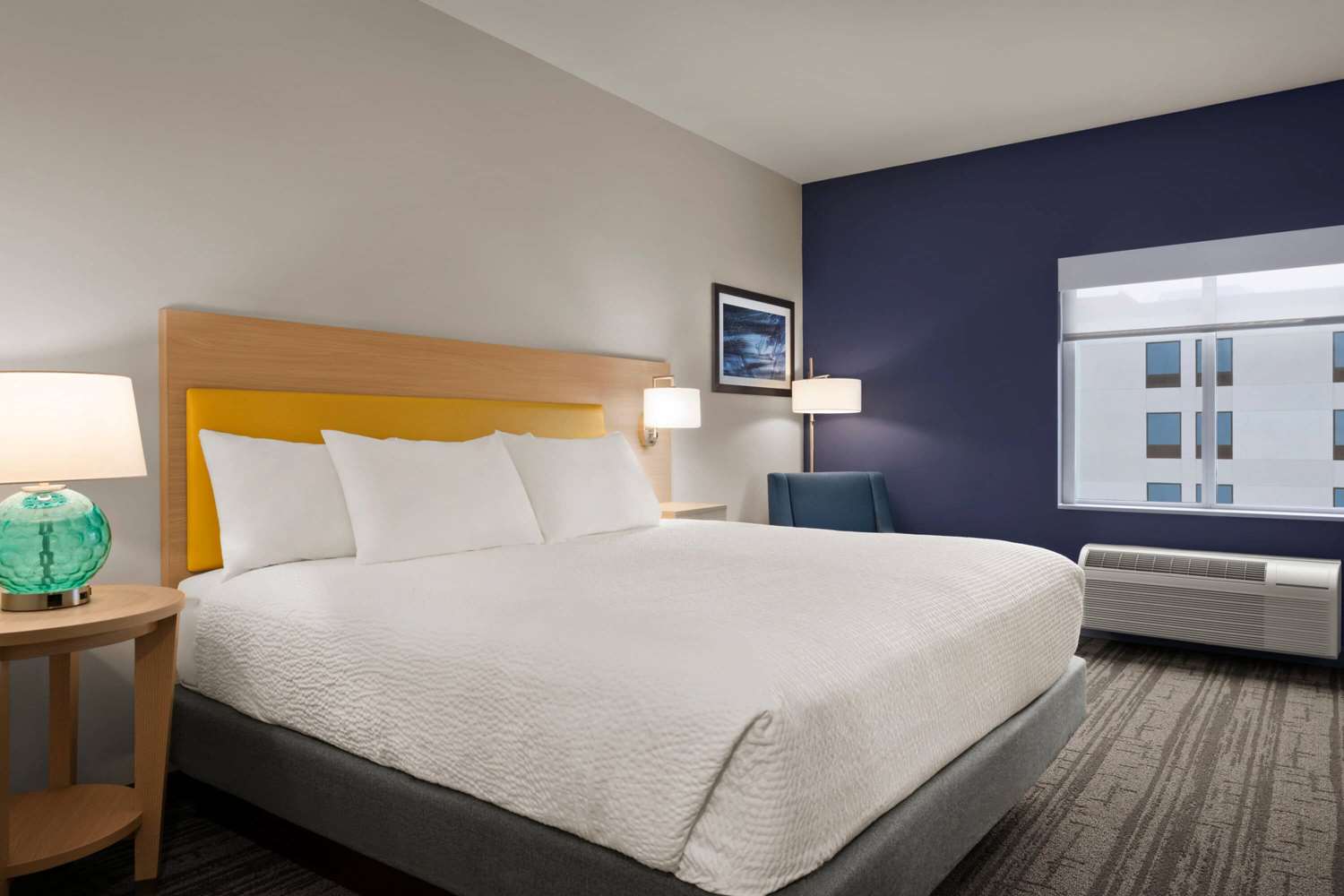 Days Inn & Suites By Wyndham Beaumont West / I-10 & Walden 9/47