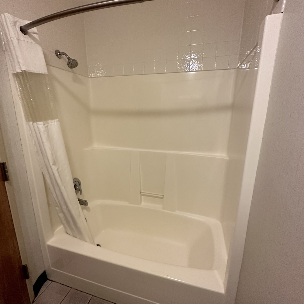Timberland Inn & Suites 61/63