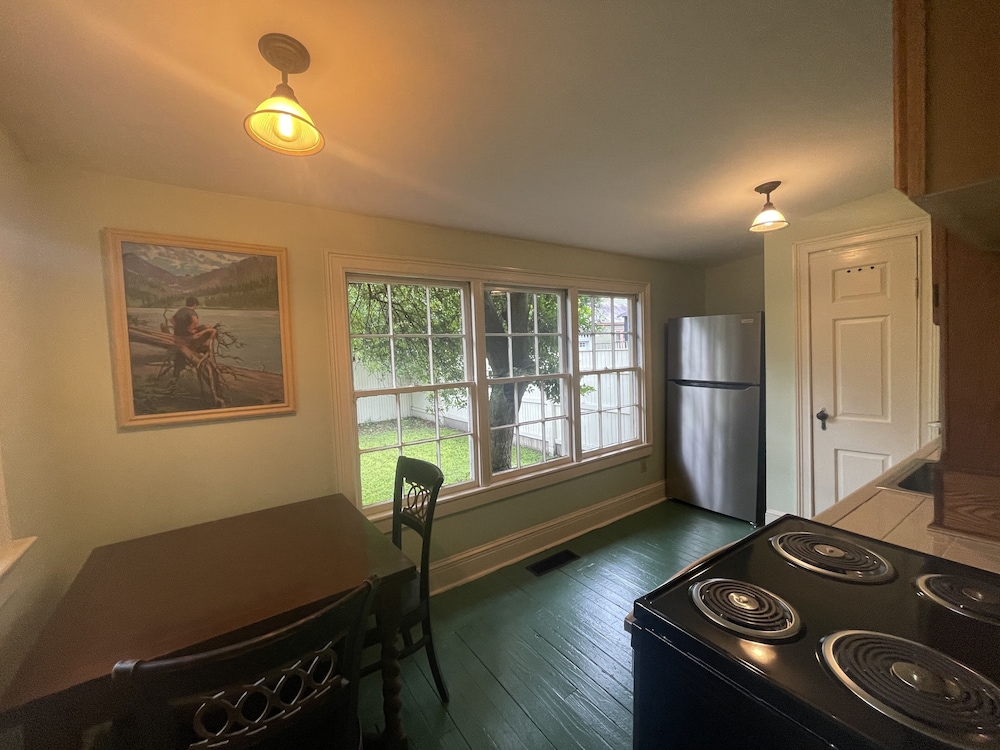 Rothschild-Pound House Inn 49/76
