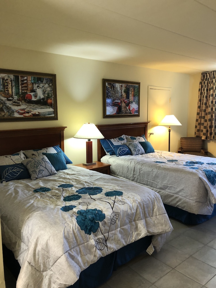 ROOM, 2 DOUBLE BEDS