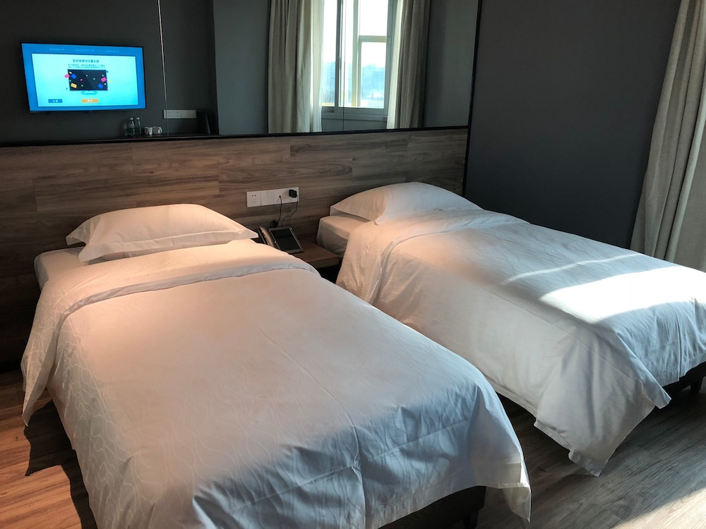 COMFORT, TWIN BEDS