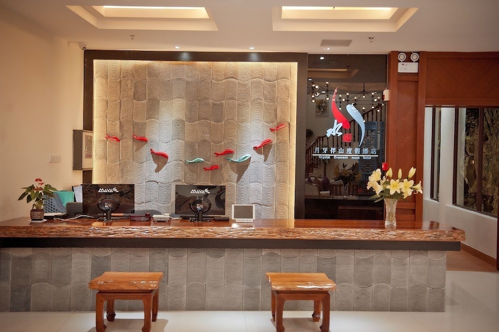 Guilin Crystal Crescent Moon Hotel 10/71