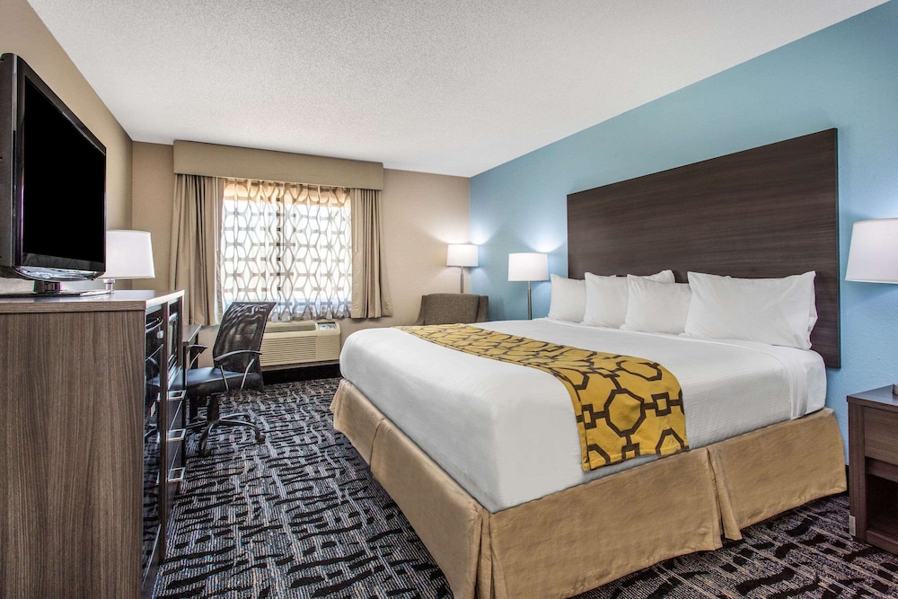 Baymont By Wyndham Joliet 11/50