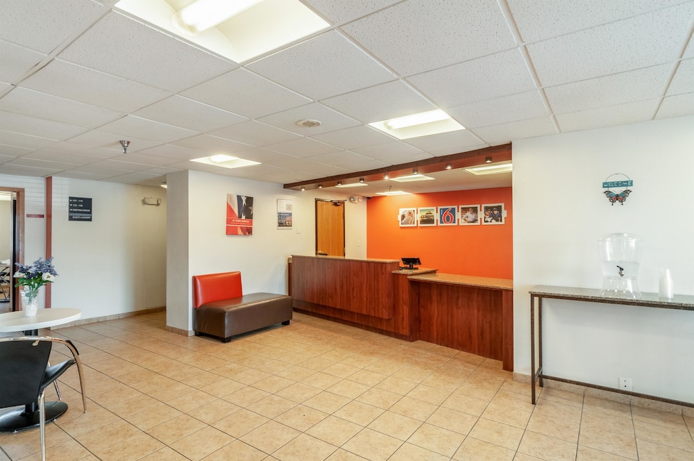 Motel6 Naperville, IL 6/44