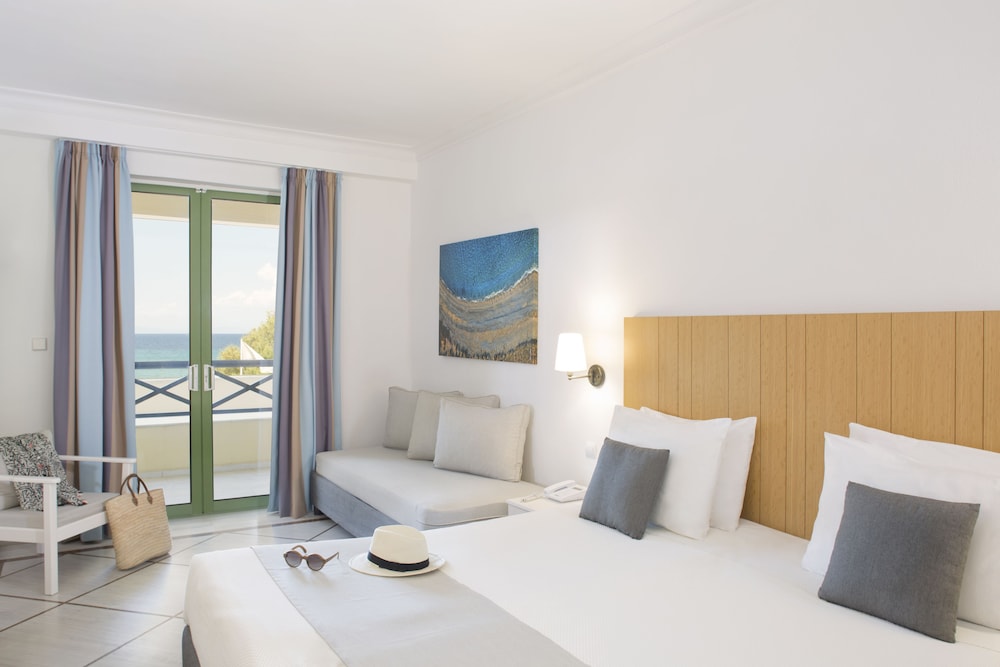 Room, 3 Beds, Sea Front