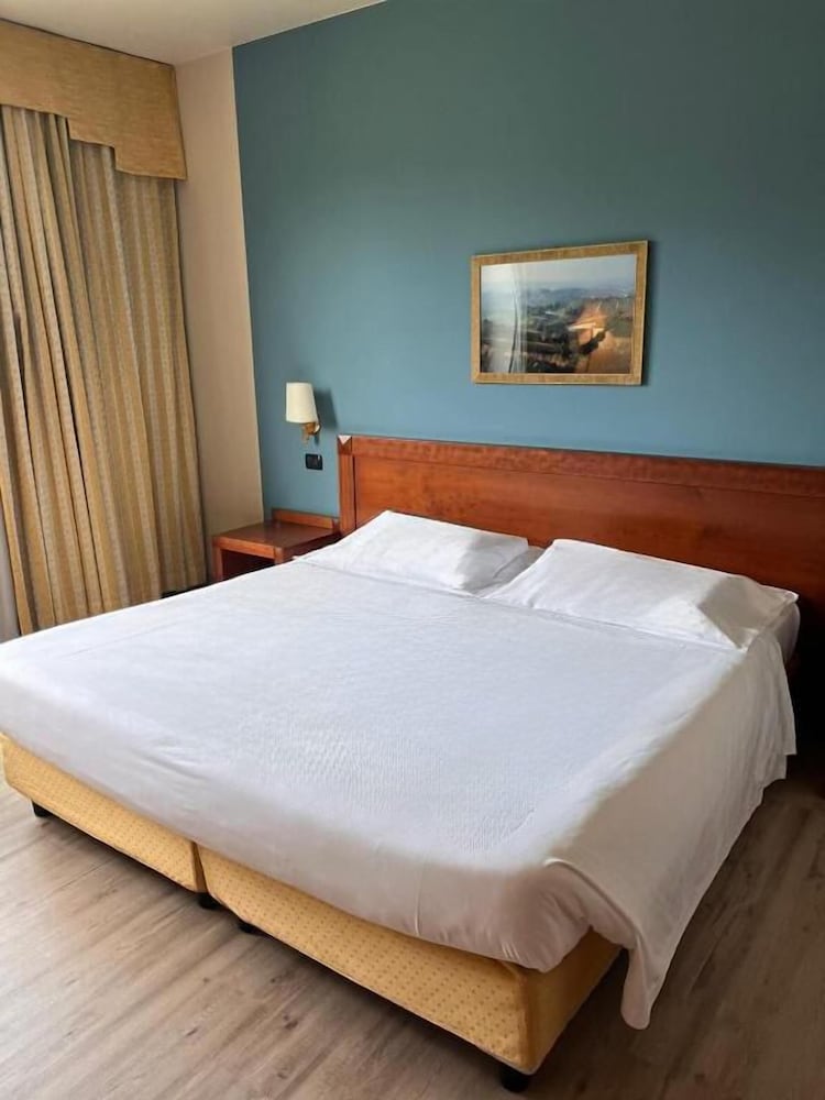 Compact, Double Bed