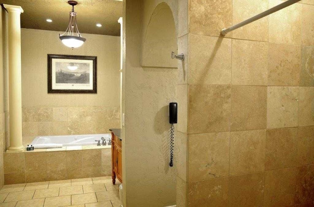 Niagara Crossing Hotel and Spa 19/39