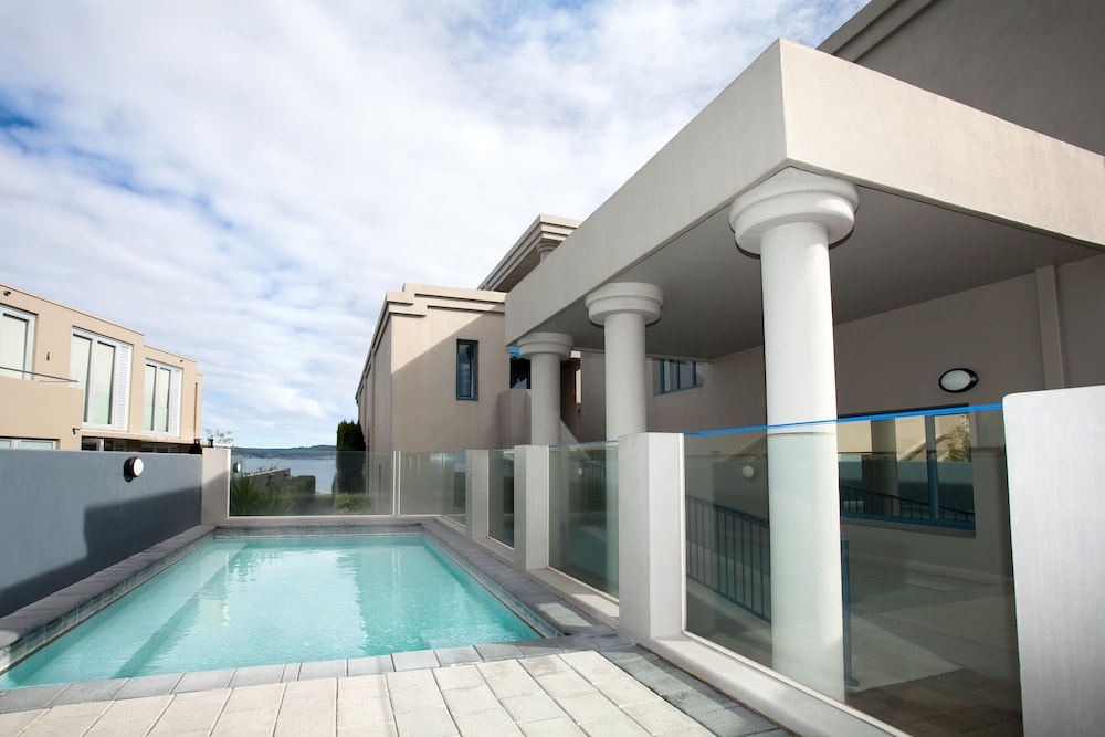 swimming pool spa