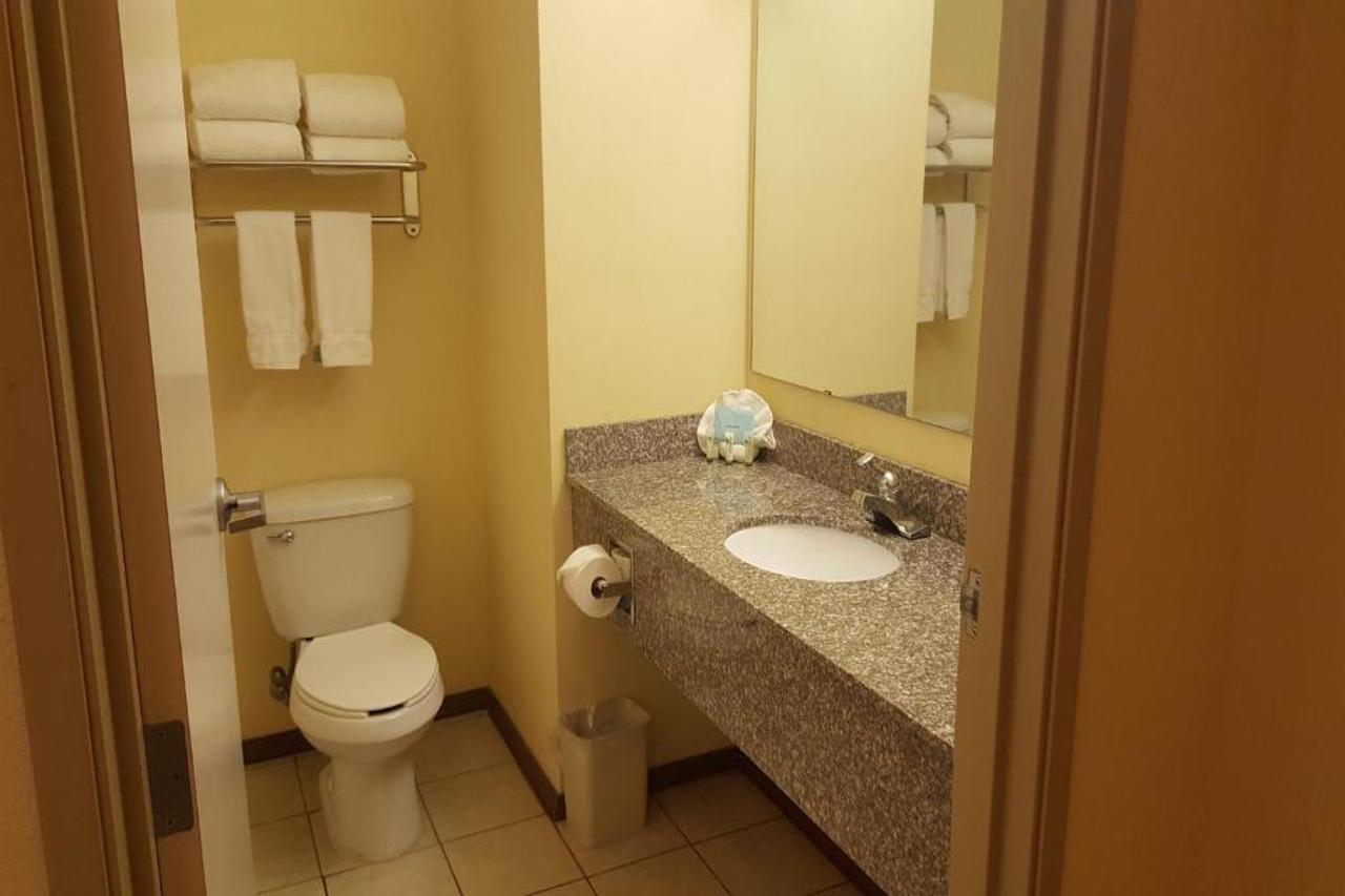 Days Inn by Wyndham Plainview 5/5