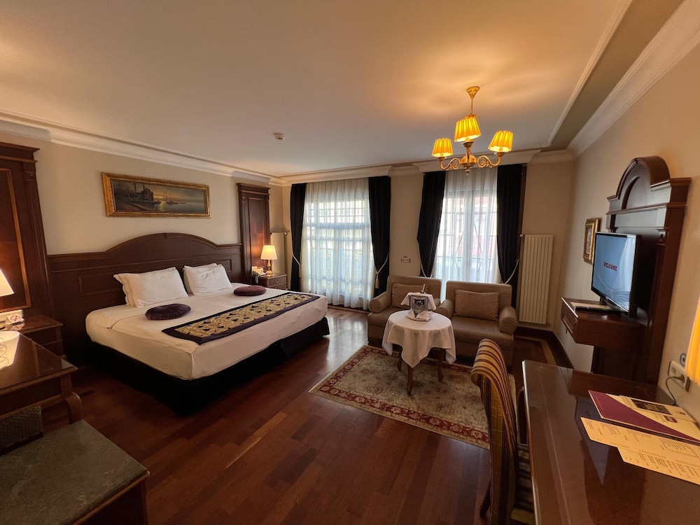 2 BEDROOMS, PREMIUM, SUITE