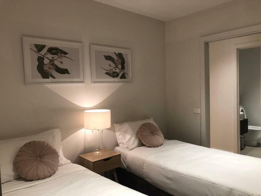 Beaumont Kew Hotel 12/47